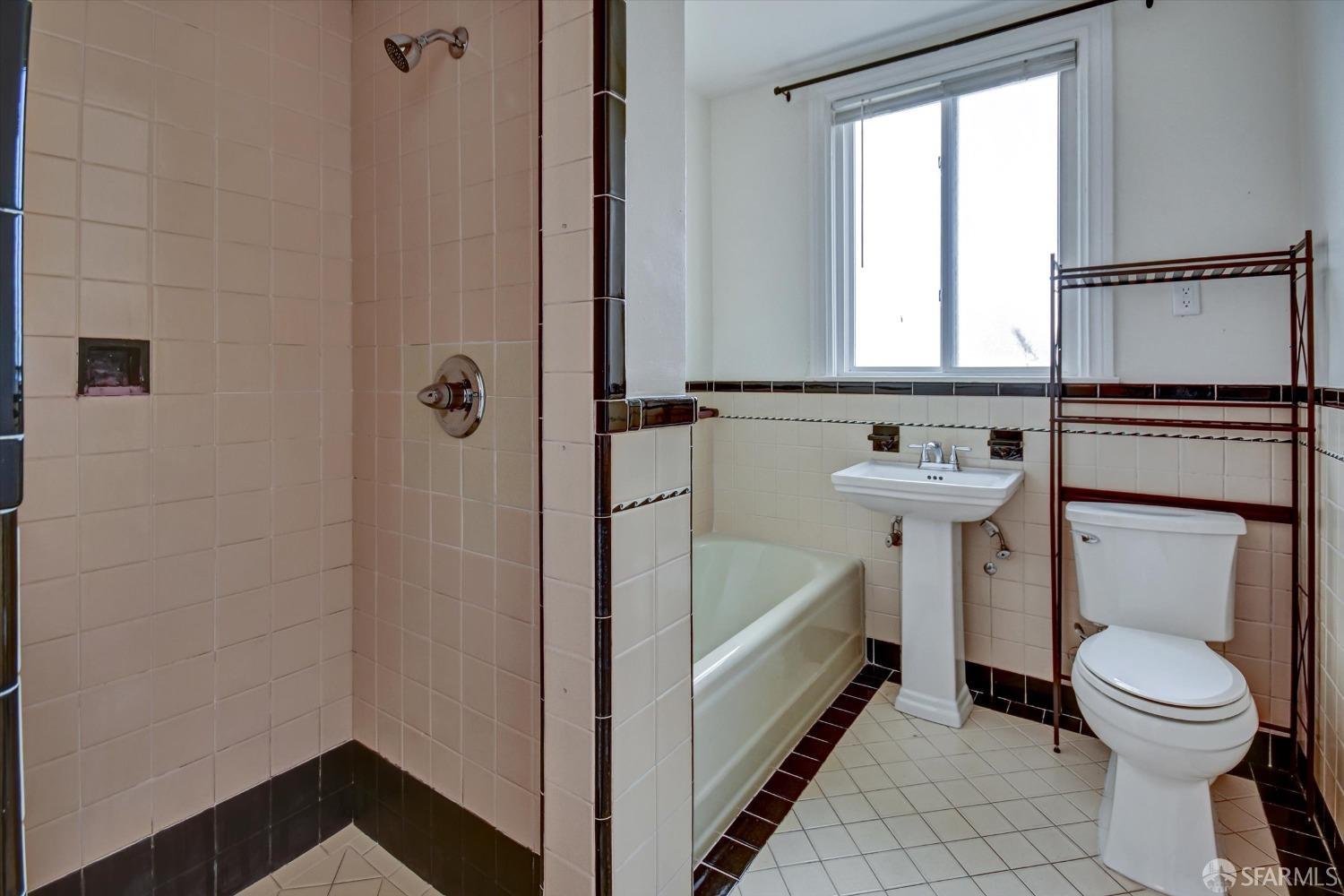 Detail Gallery Image 10 of 37 For 1924 Kirkham St, San Francisco,  CA 94122 - – Beds | – Baths