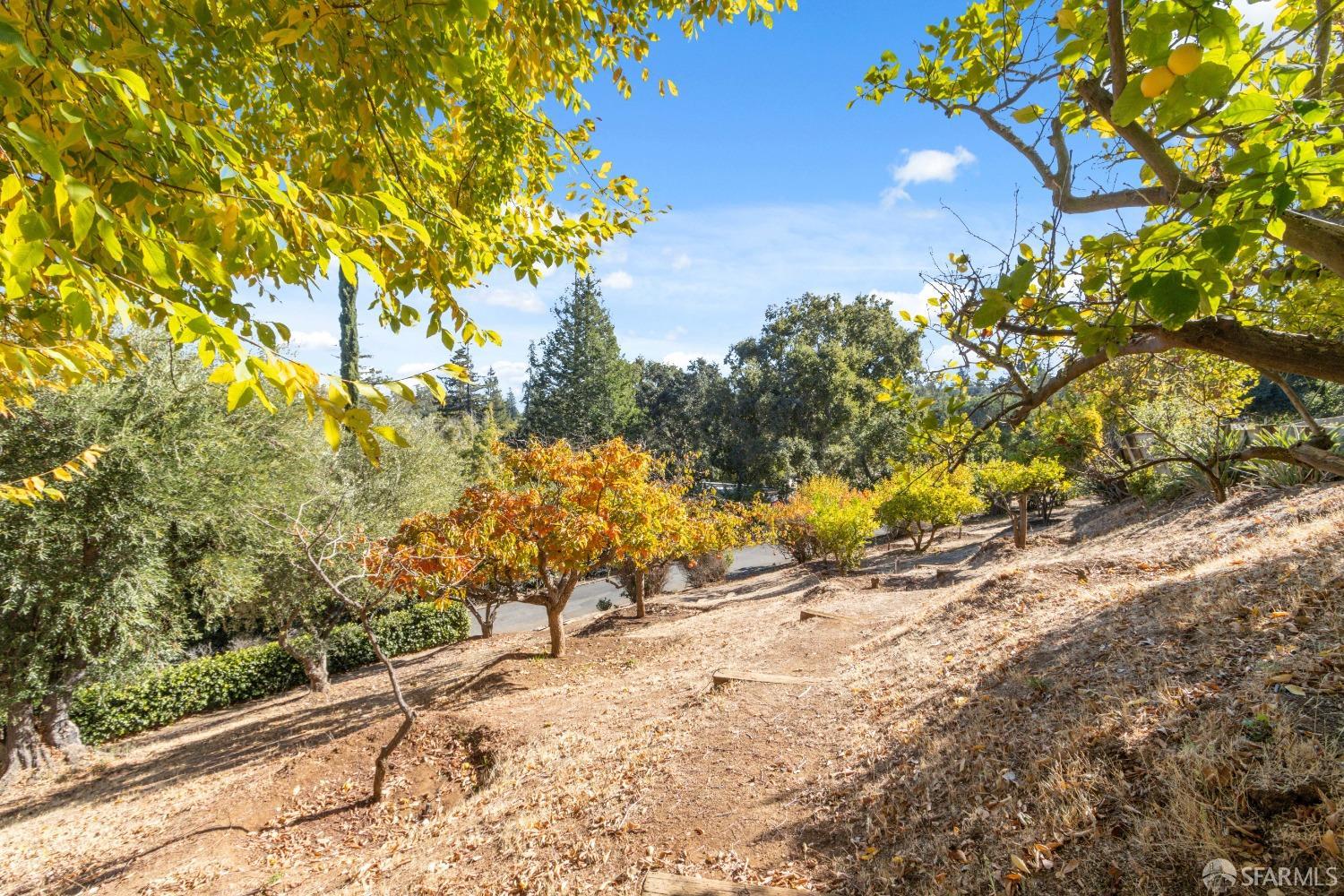 Detail Gallery Image 35 of 50 For 25600 W Fremont Rd, Los Altos Hills,  CA 94022 - 3 Beds | 2/1 Baths