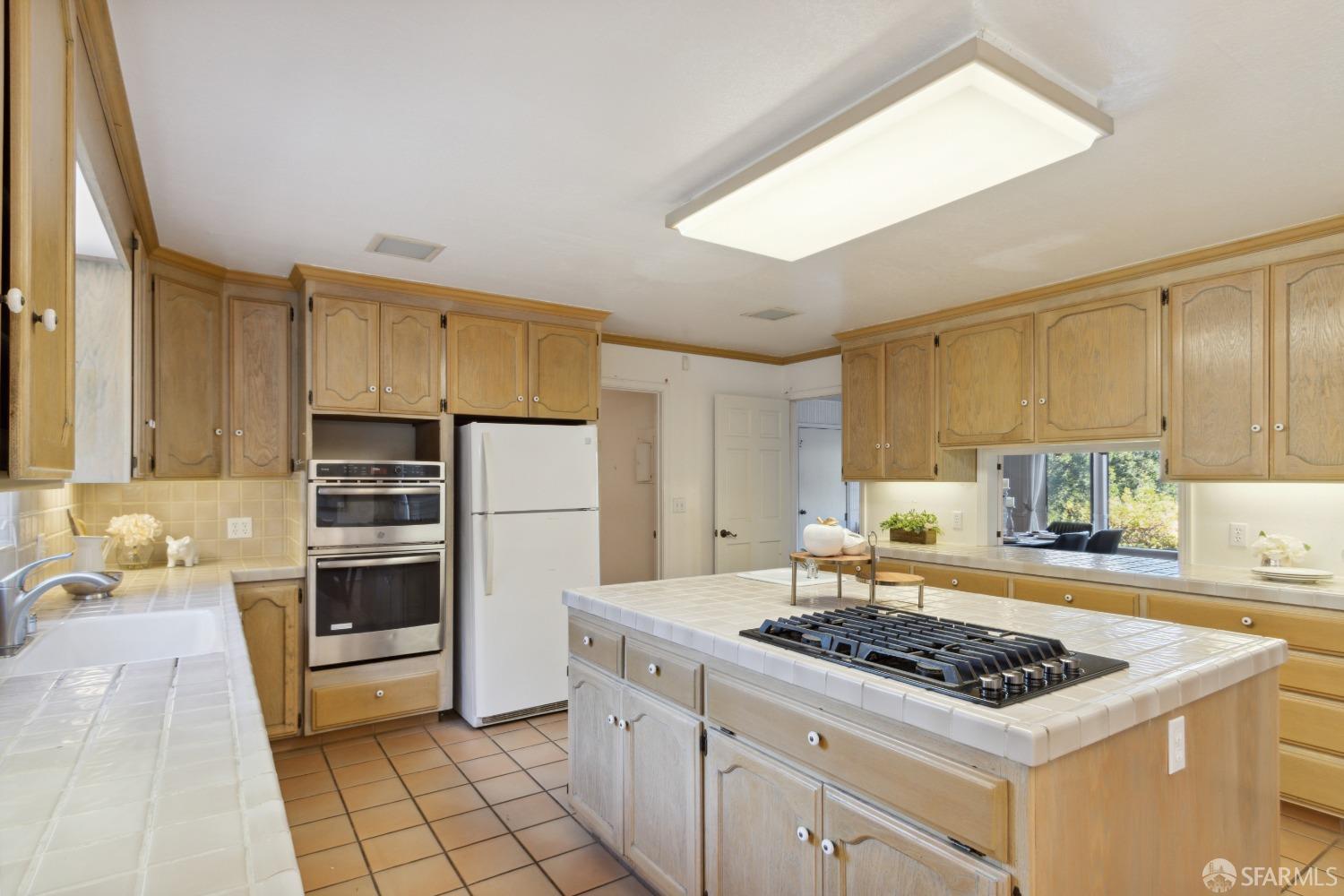 Detail Gallery Image 9 of 50 For 25600 W Fremont Rd, Los Altos Hills,  CA 94022 - 3 Beds | 2/1 Baths