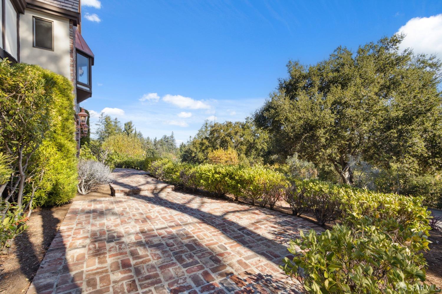 Detail Gallery Image 33 of 50 For 25600 W Fremont Rd, Los Altos Hills,  CA 94022 - 3 Beds | 2/1 Baths