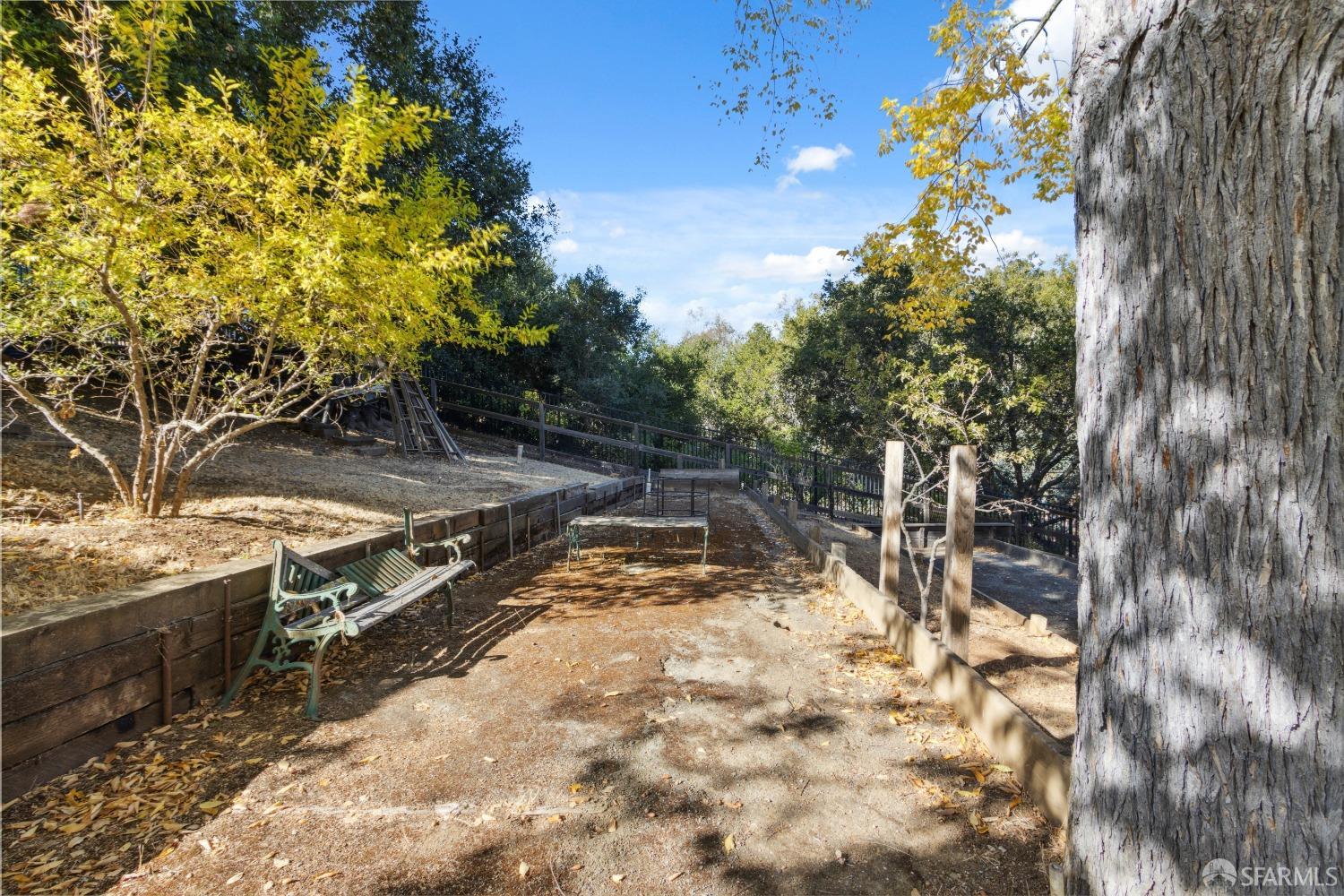 Detail Gallery Image 36 of 50 For 25600 W Fremont Rd, Los Altos Hills,  CA 94022 - 3 Beds | 2/1 Baths