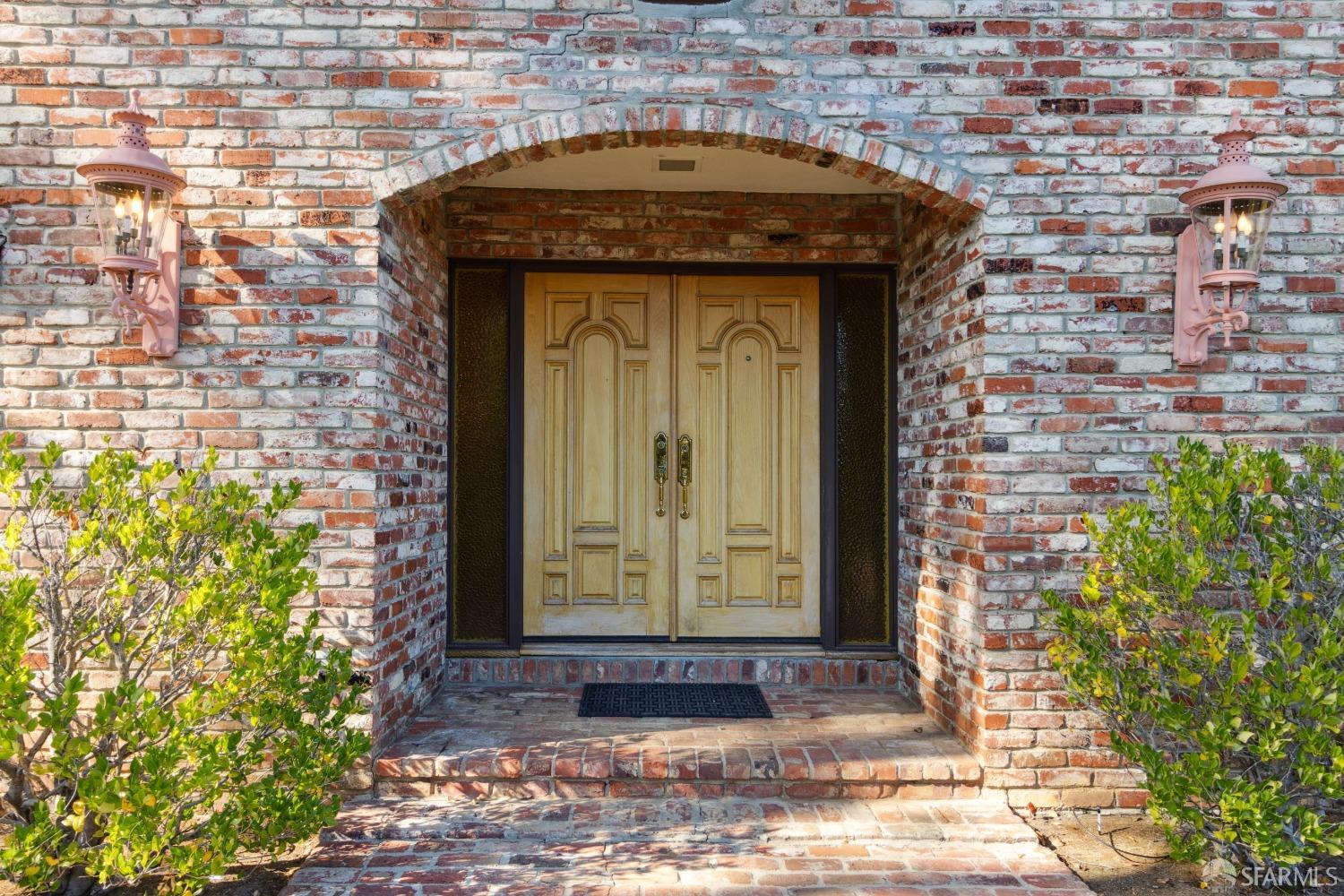 Detail Gallery Image 2 of 50 For 25600 W Fremont Rd, Los Altos Hills,  CA 94022 - 3 Beds | 2/1 Baths