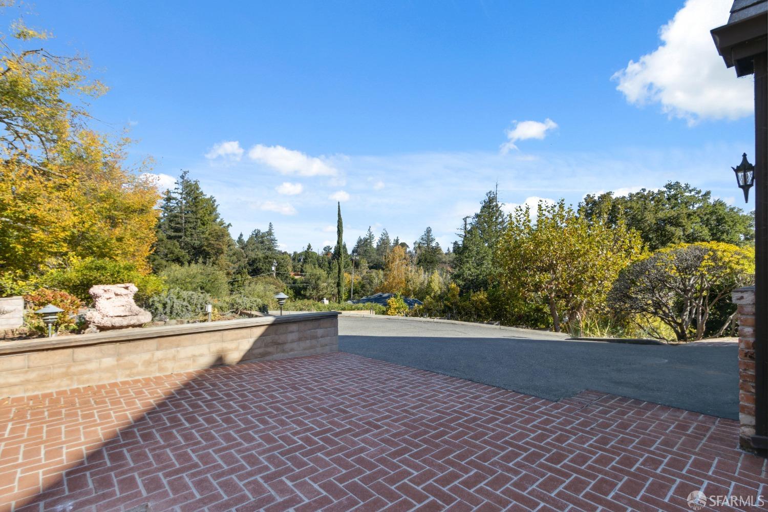 Detail Gallery Image 31 of 50 For 25600 W Fremont Rd, Los Altos Hills,  CA 94022 - 3 Beds | 2/1 Baths