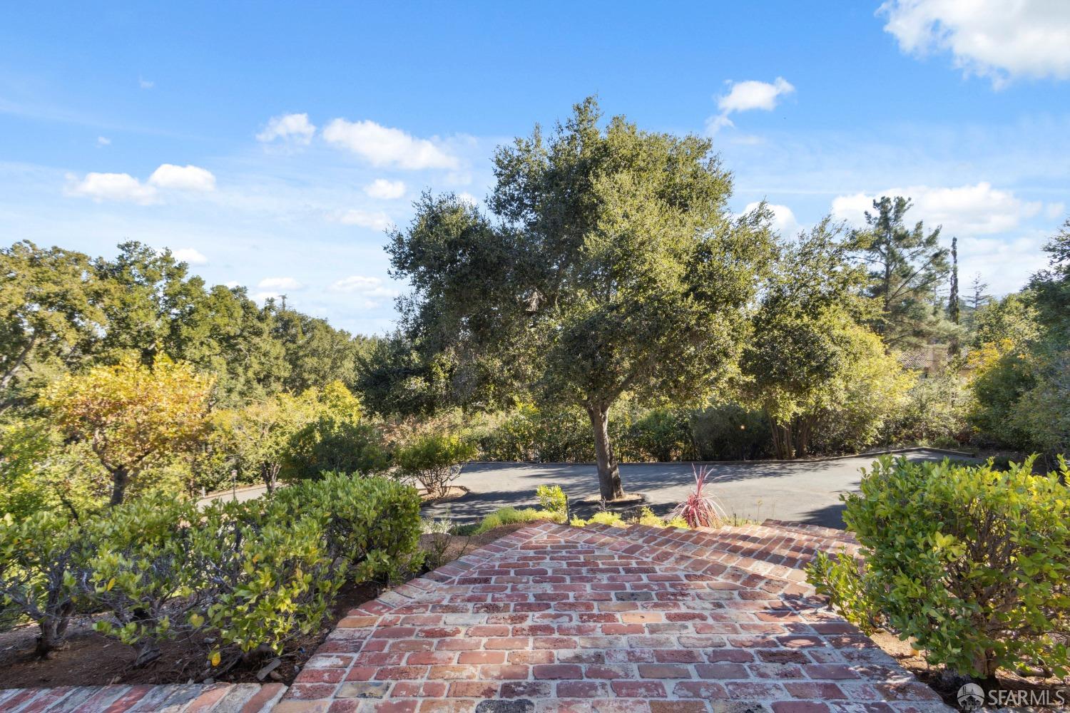 Detail Gallery Image 32 of 50 For 25600 W Fremont Rd, Los Altos Hills,  CA 94022 - 3 Beds | 2/1 Baths