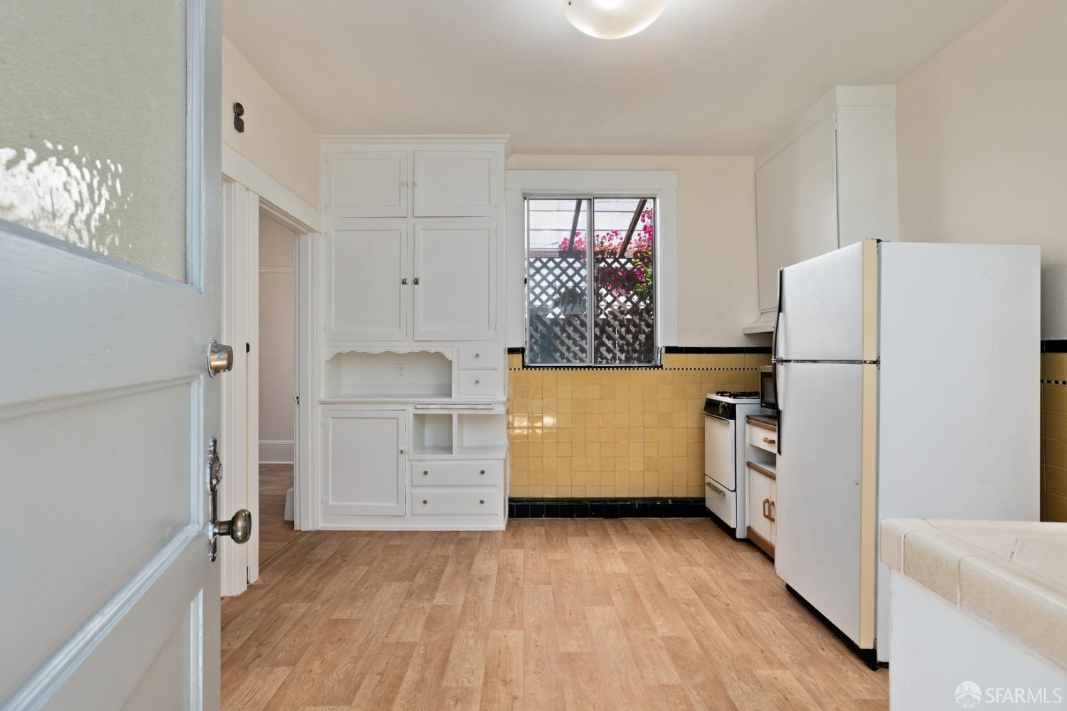 Detail Gallery Image 5 of 9 For 163 Alhambra St a,  San Francisco,  CA 94123 - 2 Beds | 1 Baths