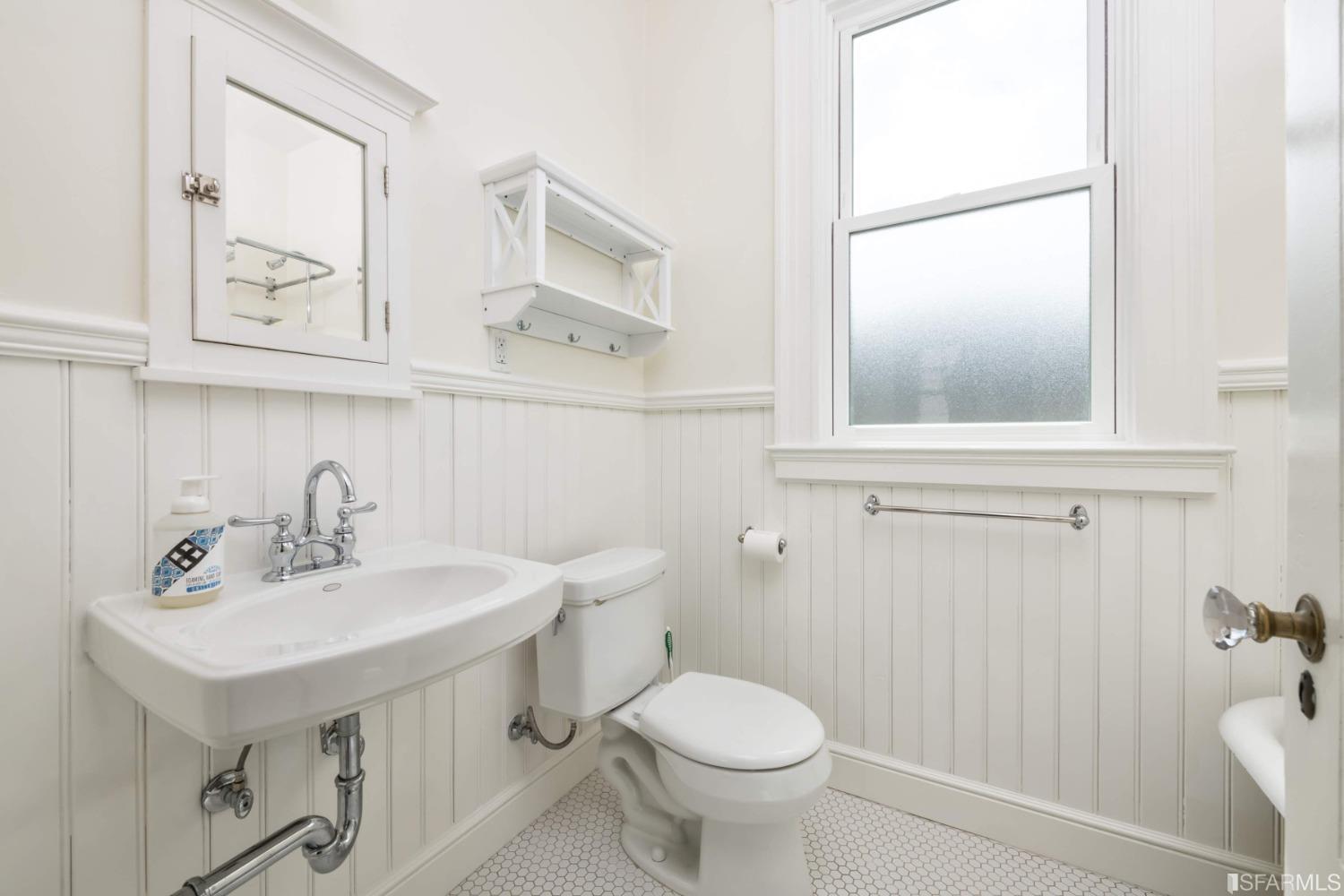 Detail Gallery Image 2 of 17 For 1530 Mcallister St #5,  San Francisco,  CA 94115 - 2 Beds | 1 Baths