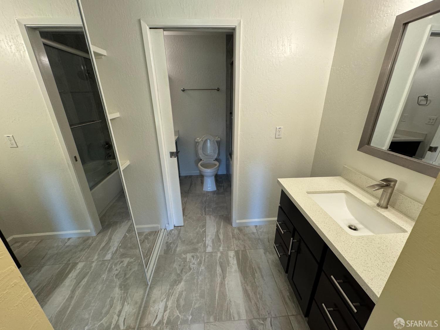 Detail Gallery Image 10 of 15 For 117 Del Valle Cir, El Sobrante,  CA 94803 - 2 Beds | 1/1 Baths