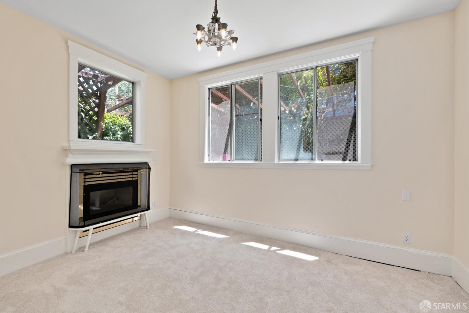 Detail Gallery Image 3 of 9 For 163 Alhambra St a,  San Francisco,  CA 94123 - 2 Beds | 1 Baths