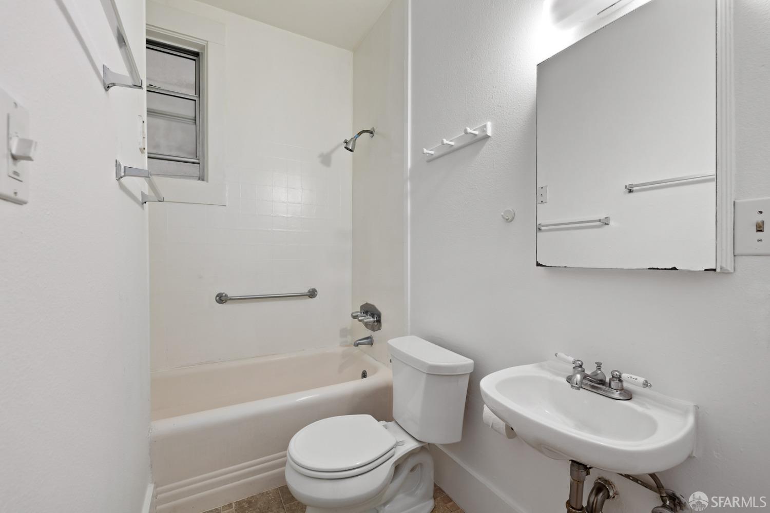 Detail Gallery Image 8 of 9 For 163 Alhambra St a,  San Francisco,  CA 94123 - 2 Beds | 1 Baths