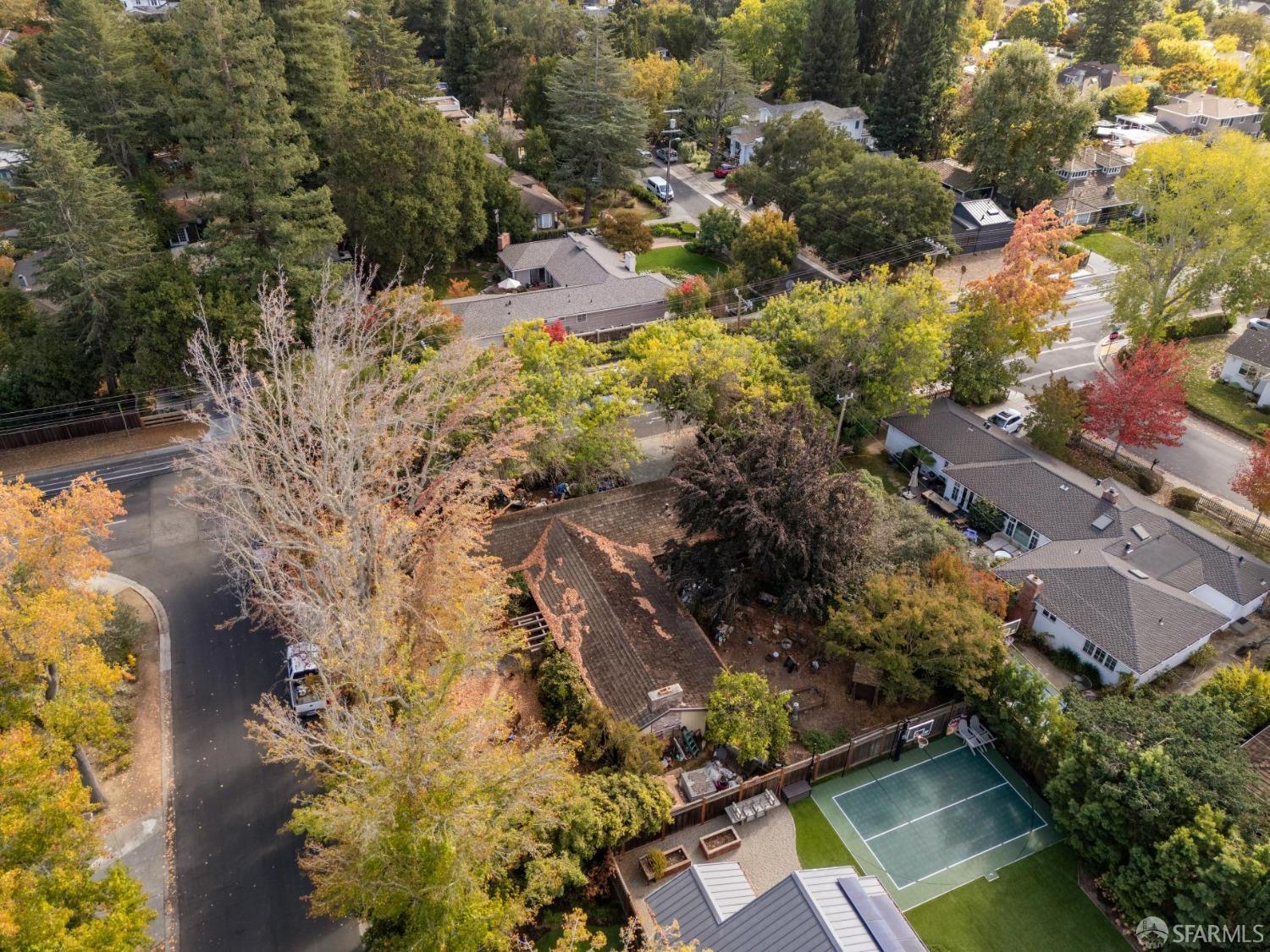 Detail Gallery Image 17 of 23 For 521 Windsor Dr, Menlo Park,  CA 94025 - 3 Beds | 2 Baths