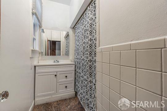 Detail Gallery Image 5 of 26 For 1371 Revere Ave, San Francisco,  CA 94124 - – Beds | – Baths