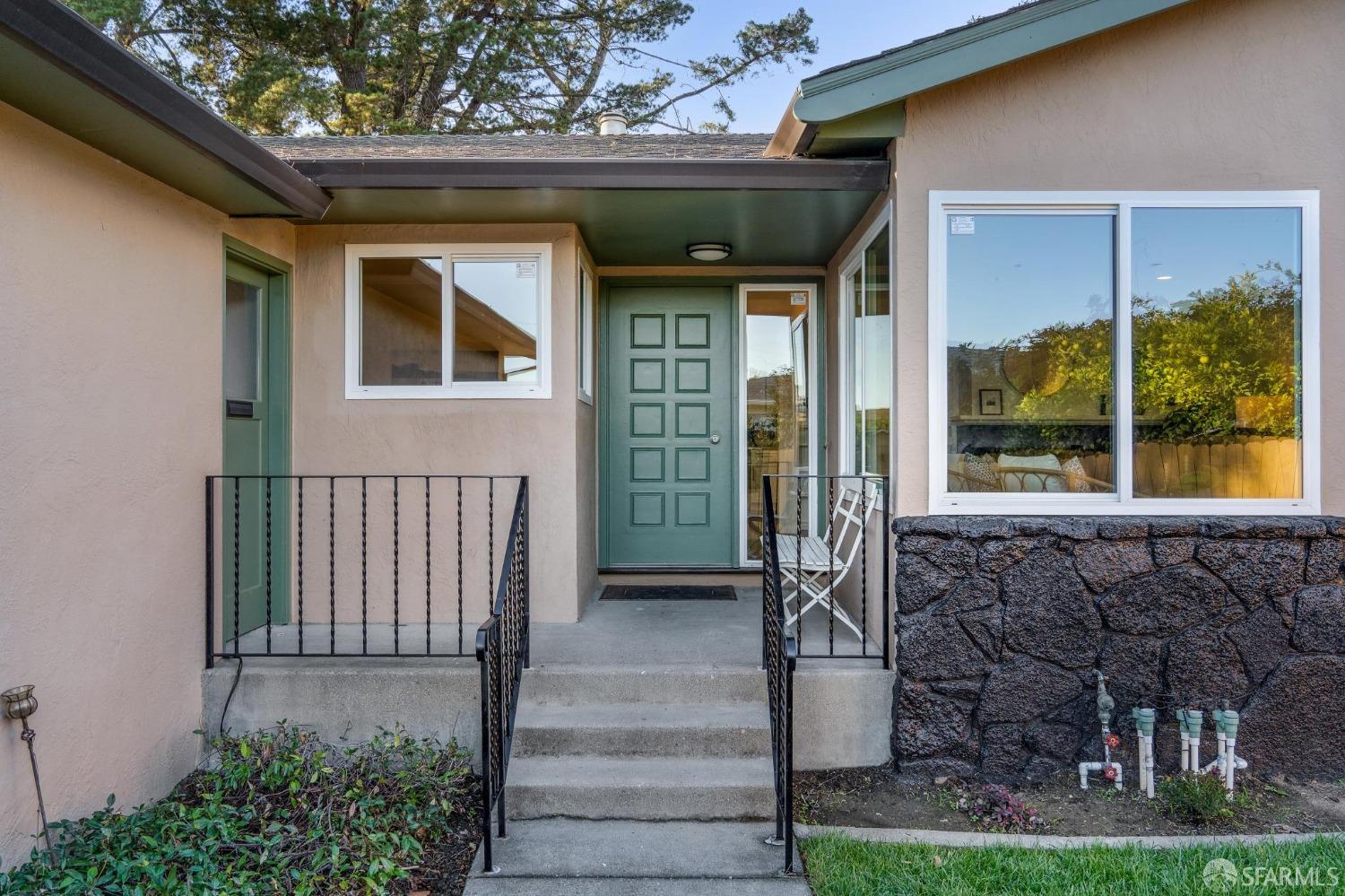 Detail Gallery Image 3 of 36 For 2911 Cindy Ct, El Sobrante,  CA 94803 - 3 Beds | 2 Baths