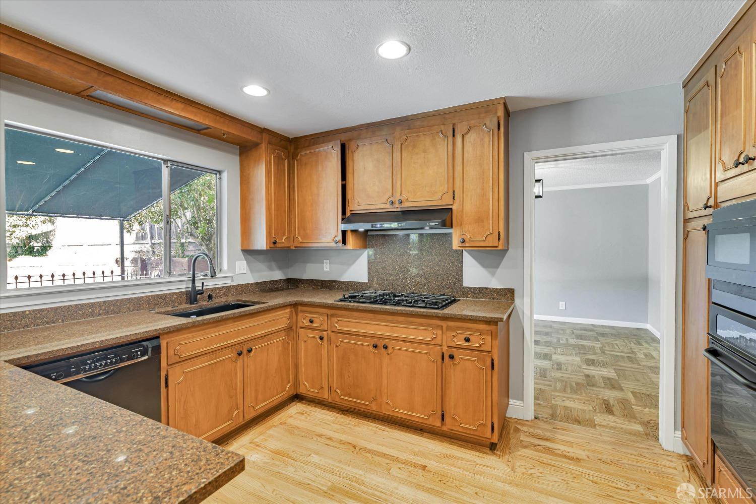 Detail Gallery Image 27 of 40 For 1528 Overland Dr, San Mateo,  CA 94403 - 4 Beds | 2/1 Baths