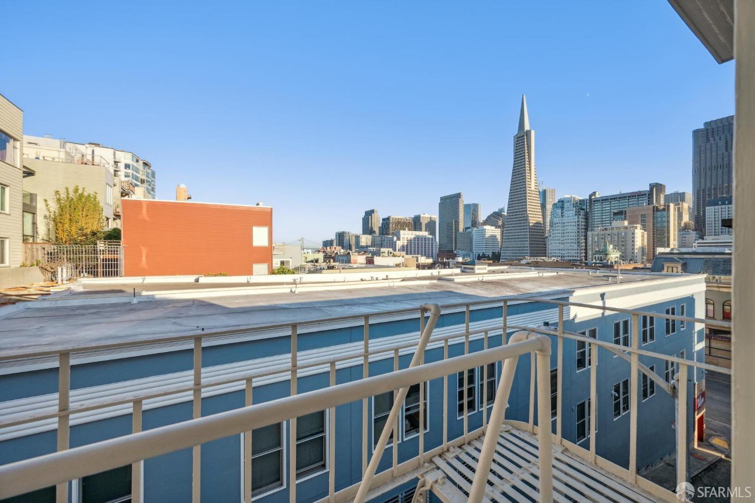 Detail Gallery Image 16 of 28 For 31 Romolo Pl, San Francisco,  CA 94133 - 2 Beds | 1 Baths