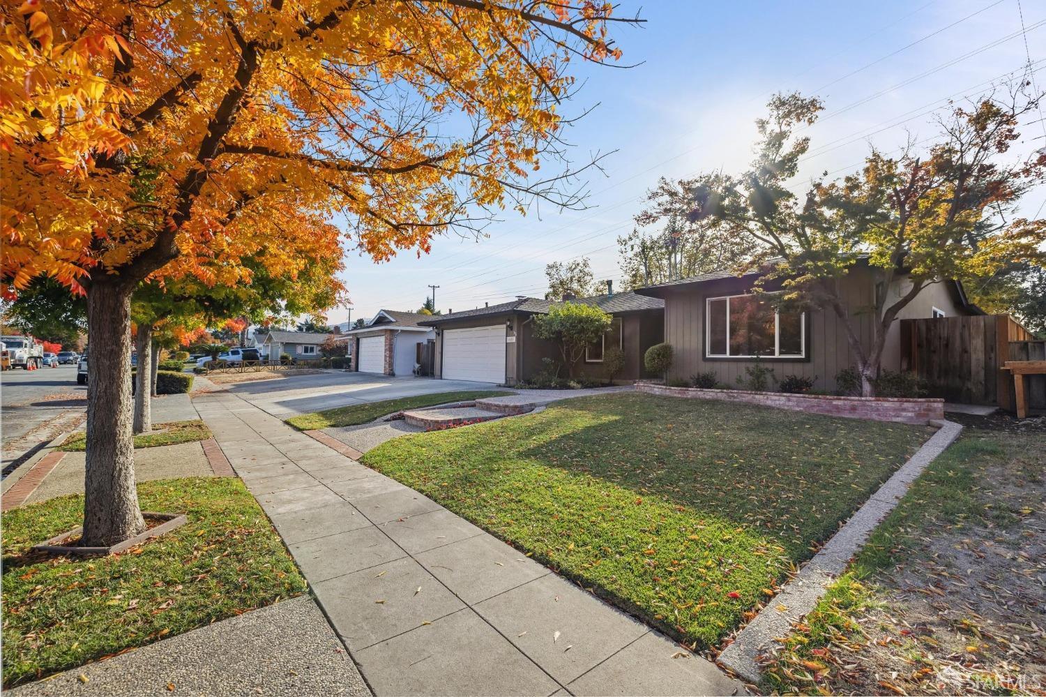 Detail Gallery Image 3 of 42 For 4053 Woodford Dr, San Jose,  CA 95124 - 4 Beds | 2 Baths