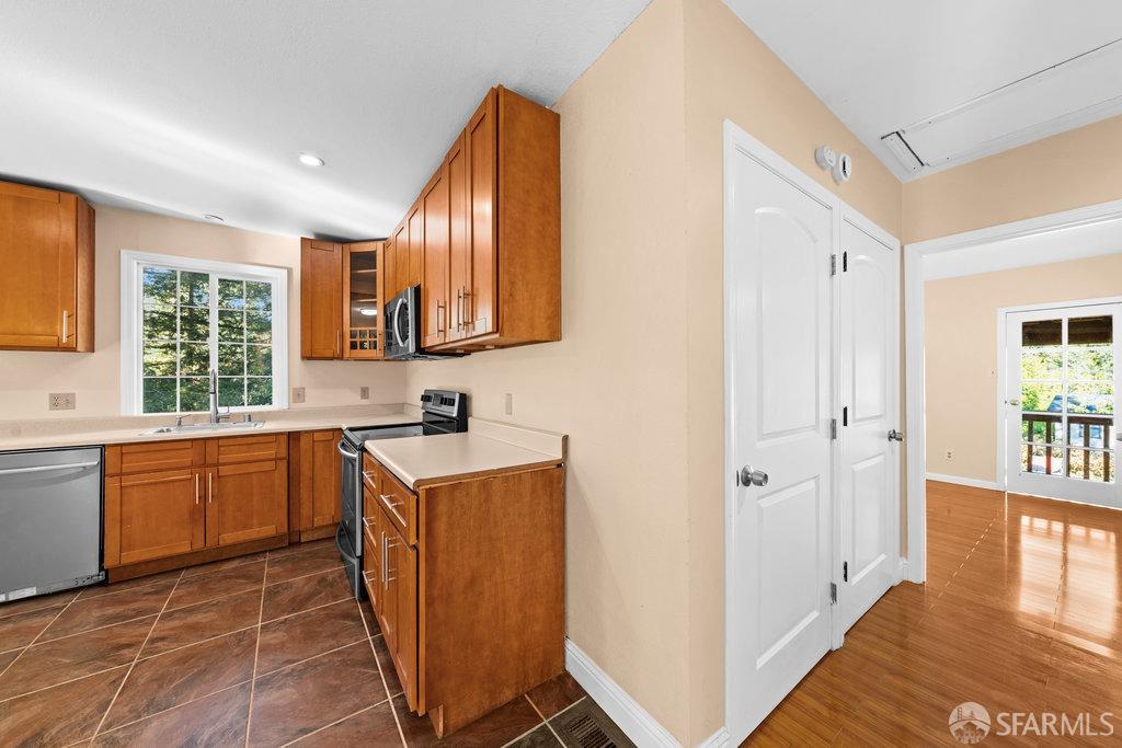 Detail Gallery Image 15 of 98 For 12 Rose Ln, Orinda,  CA 94563 - 2 Beds | 1 Baths