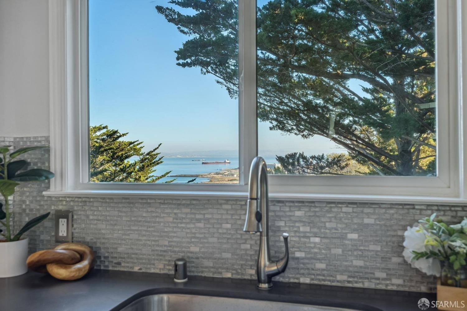 Detail Gallery Image 28 of 49 For 2 Hawkins Ln, San Francisco,  CA 94124 - 3 Beds | 2/1 Baths