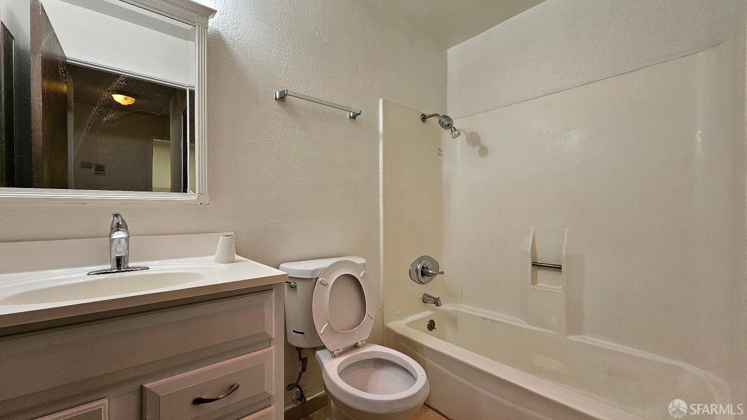 Detail Gallery Image 13 of 19 For 2011 Market Ave #324,  San Pablo,  CA 94806 - 1 Beds | 1 Baths