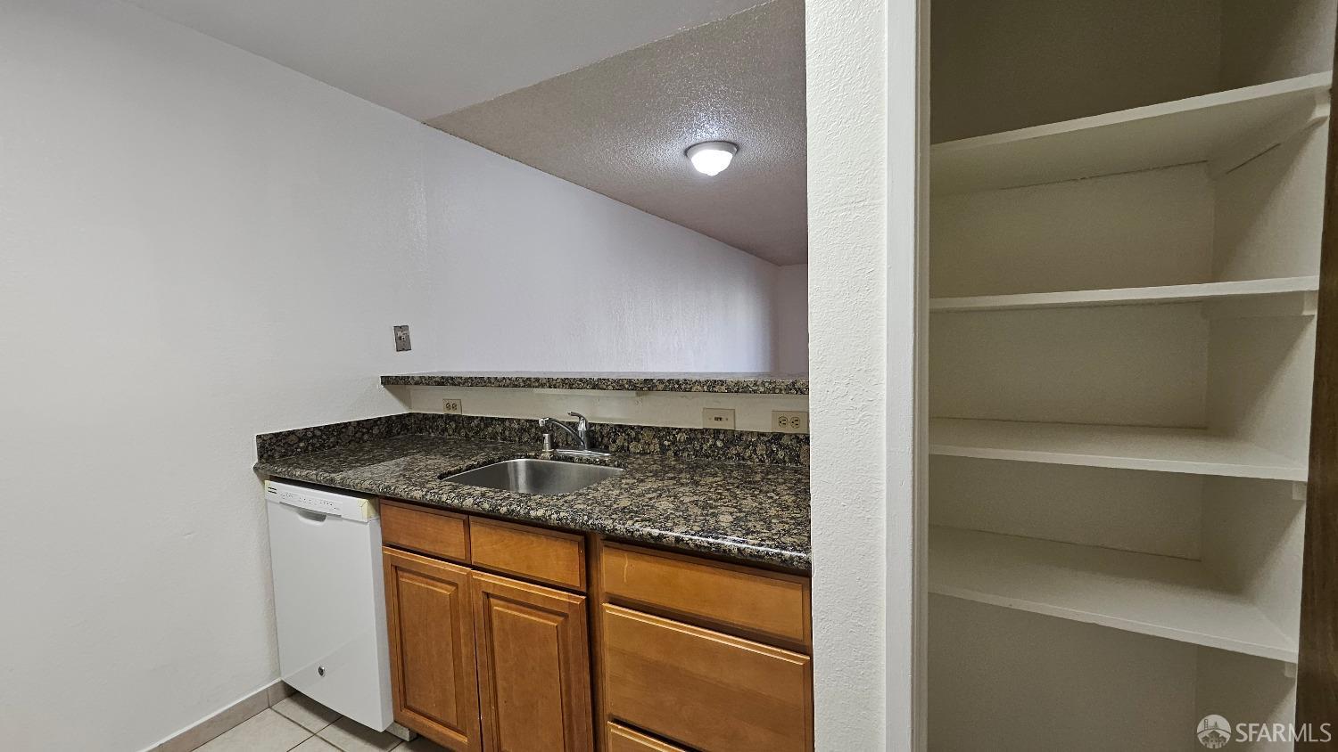 Detail Gallery Image 6 of 19 For 2011 Market Ave #324,  San Pablo,  CA 94806 - 1 Beds | 1 Baths