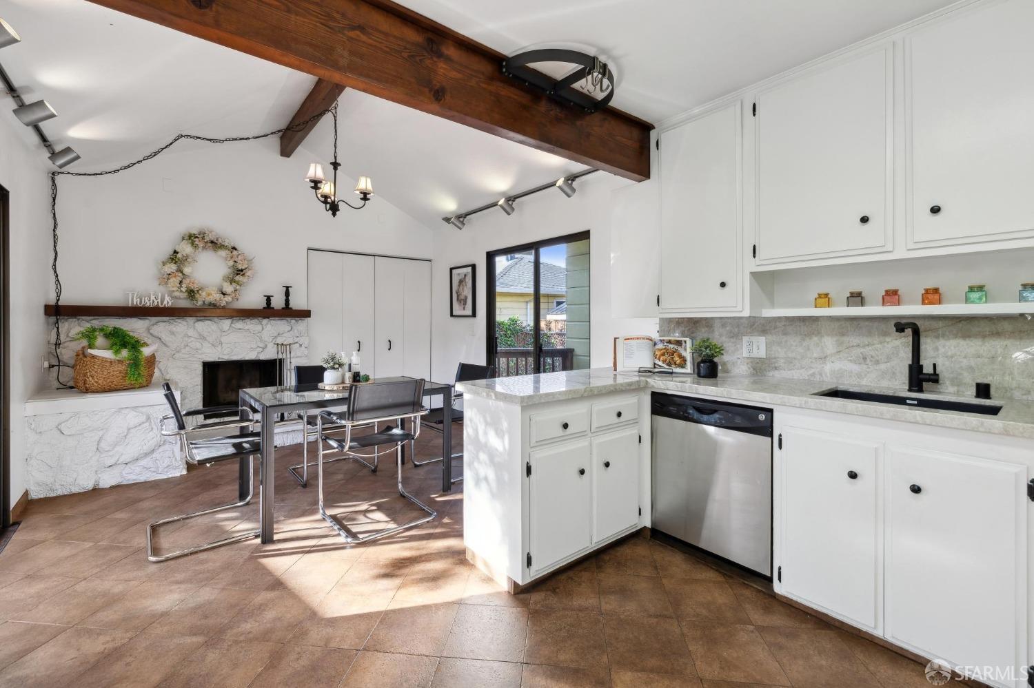 Detail Gallery Image 1 of 47 For 220 Cypress St #C,  Alameda,  CA 94501 - 2 Beds | 1 Baths