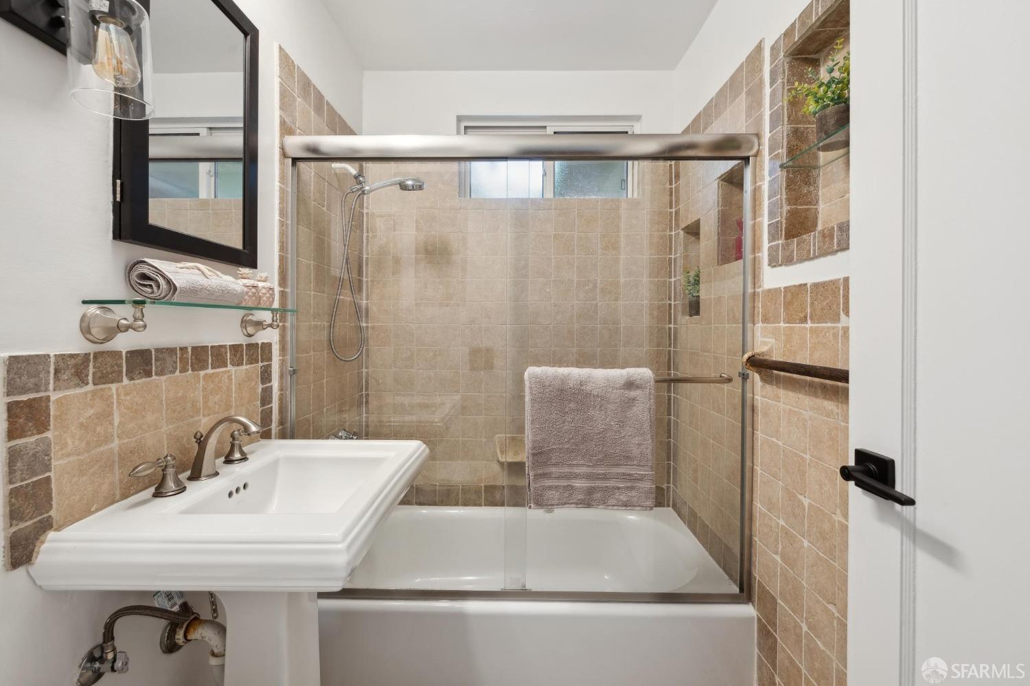 Detail Gallery Image 29 of 47 For 220 Cypress St #C,  Alameda,  CA 94501 - 2 Beds | 1 Baths