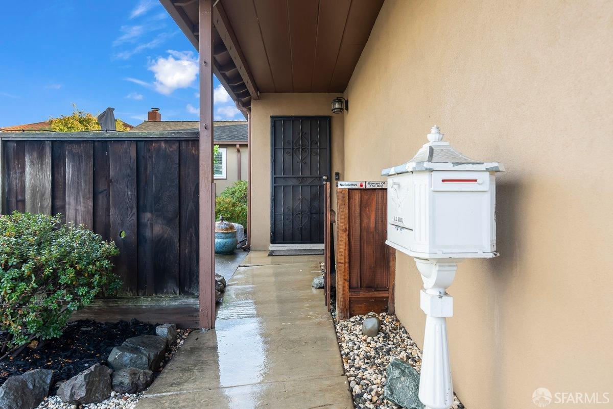 Detail Gallery Image 3 of 23 For 1232 Drake Ave, San Leandro,  CA 94579 - 3 Beds | 1 Baths