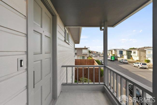 Detail Gallery Image 2 of 45 For 164 Skyline Dr, Daly City,  CA 94015 - 3 Beds | 2/1 Baths