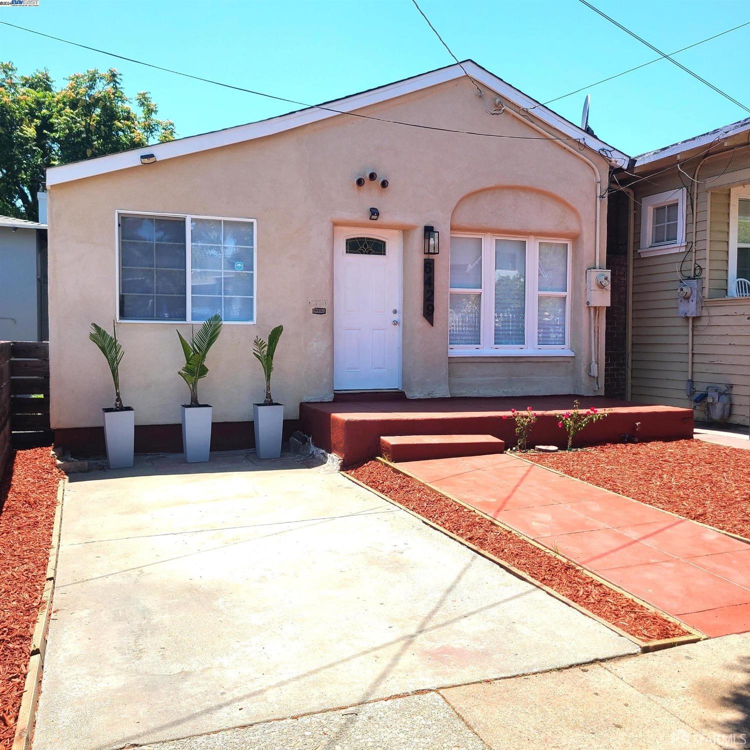 Detail Gallery Image 2 of 21 For 6429 Brann St, Oakland,  CA 94605 - 3 Beds | 2 Baths