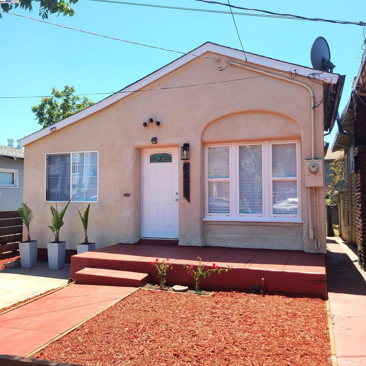 Detail Gallery Image 1 of 21 For 6429 Brann St, Oakland,  CA 94605 - 3 Beds | 2 Baths