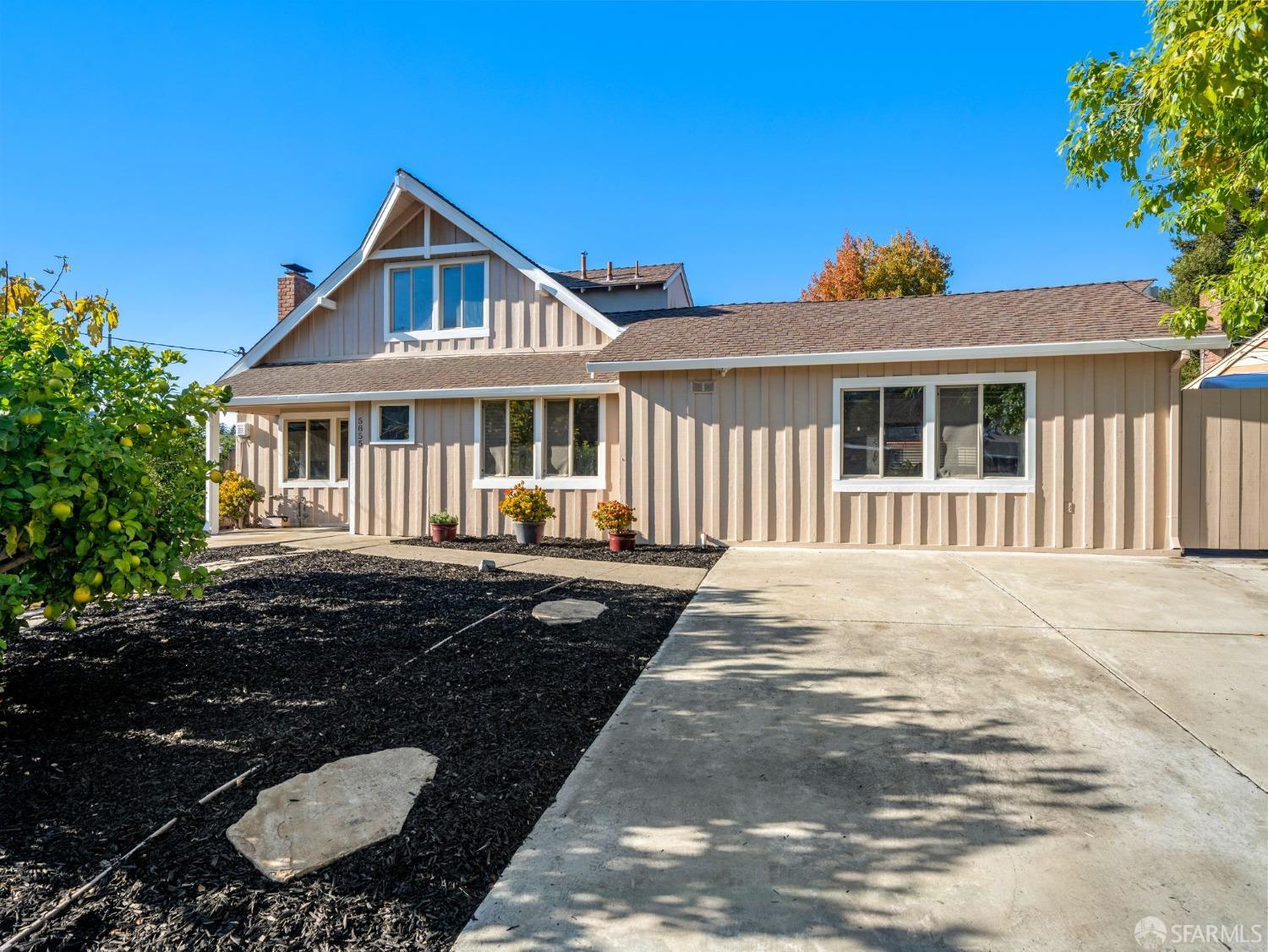 Detail Gallery Image 1 of 7 For 5855 Marion Ct, El Sobrante,  CA 94803 - 4 Beds | 2 Baths