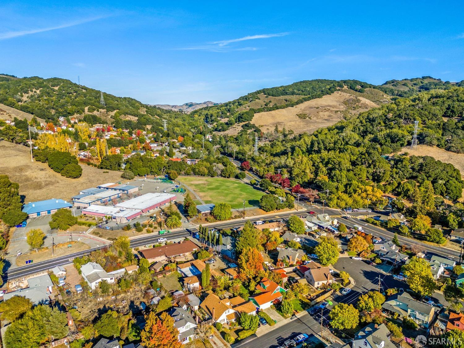 Detail Gallery Image 9 of 52 For 5855 Marion Ct, El Sobrante,  CA 94803 - 4 Beds | 2 Baths