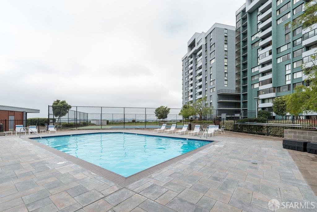 Detail Gallery Image 42 of 45 For 555 Pierce St #1721,  Albany,  CA 94706 - 2 Beds | 2 Baths