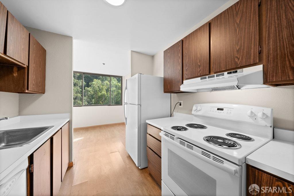 Detail Gallery Image 19 of 45 For 555 Pierce St #1721,  Albany,  CA 94706 - 2 Beds | 2 Baths