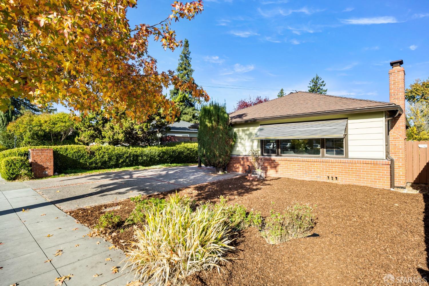 Detail Gallery Image 3 of 53 For 511 Alameda De Las Pulgas, Redwood City,  CA 94062 - 2 Beds | 2 Baths