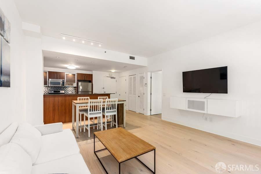 Detail Gallery Image 1 of 16 For 50 Lansing St #101,  San Francisco,  CA 94105 - 1 Beds | 1 Baths