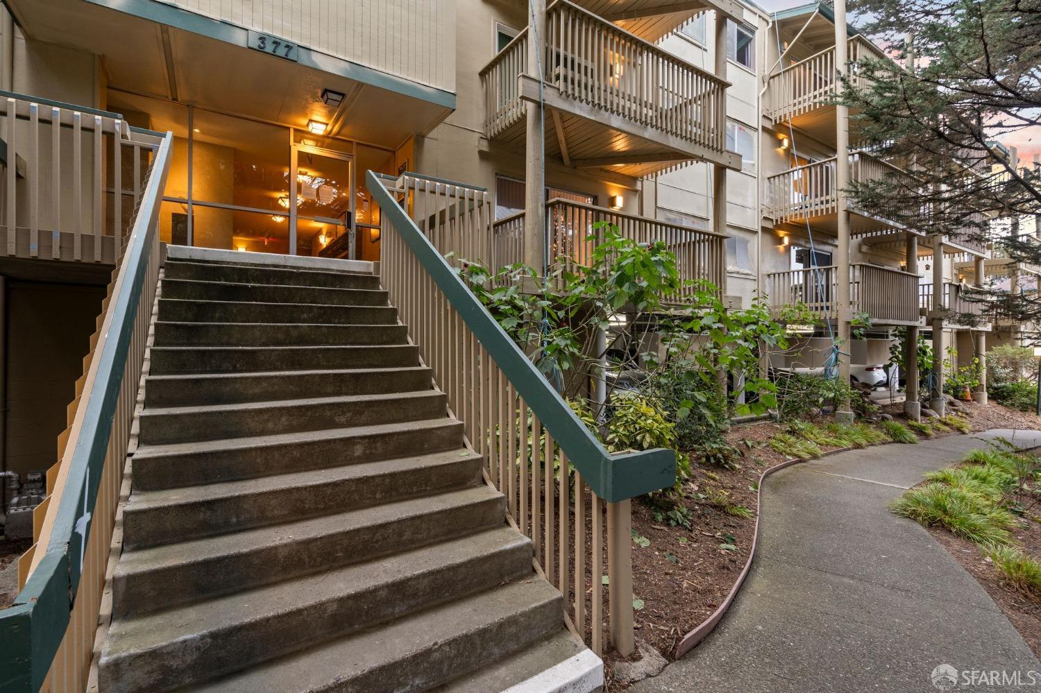 Detail Gallery Image 1 of 44 For 377 Mandarin Dr #301,  Daly City,  CA 94015 - 1 Beds | 1 Baths