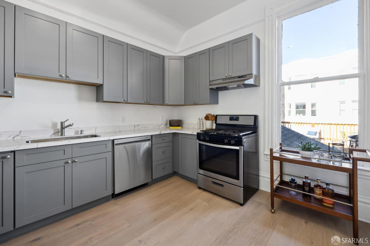 Detail Gallery Image 5 of 34 For 1622 Mcallister St, San Francisco,  CA 94115 - 4 Beds | 2 Baths