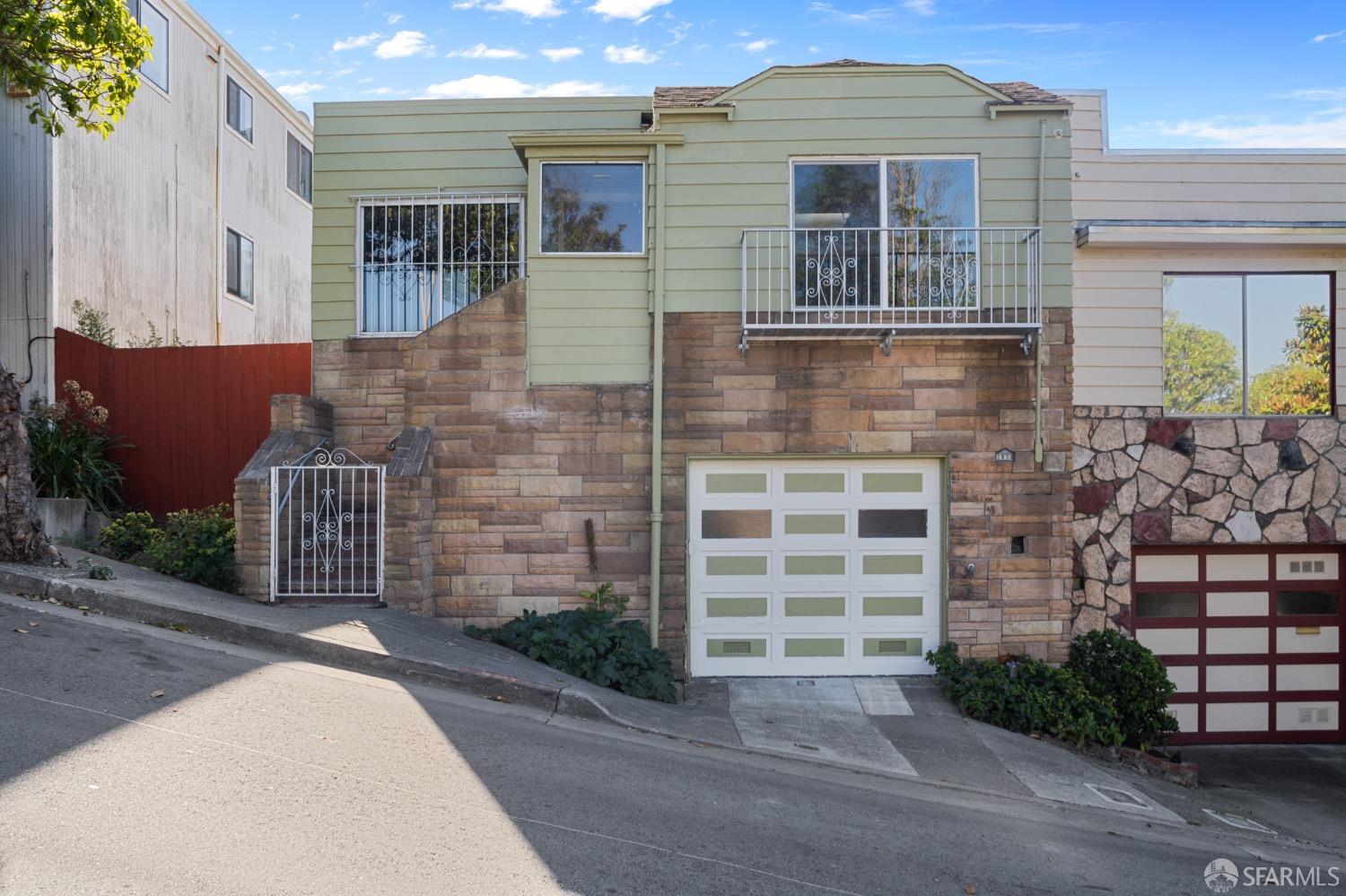 Detail Gallery Image 1 of 32 For 1433 Innes Ave, San Francisco,  CA 94124 - 2 Beds | 2 Baths