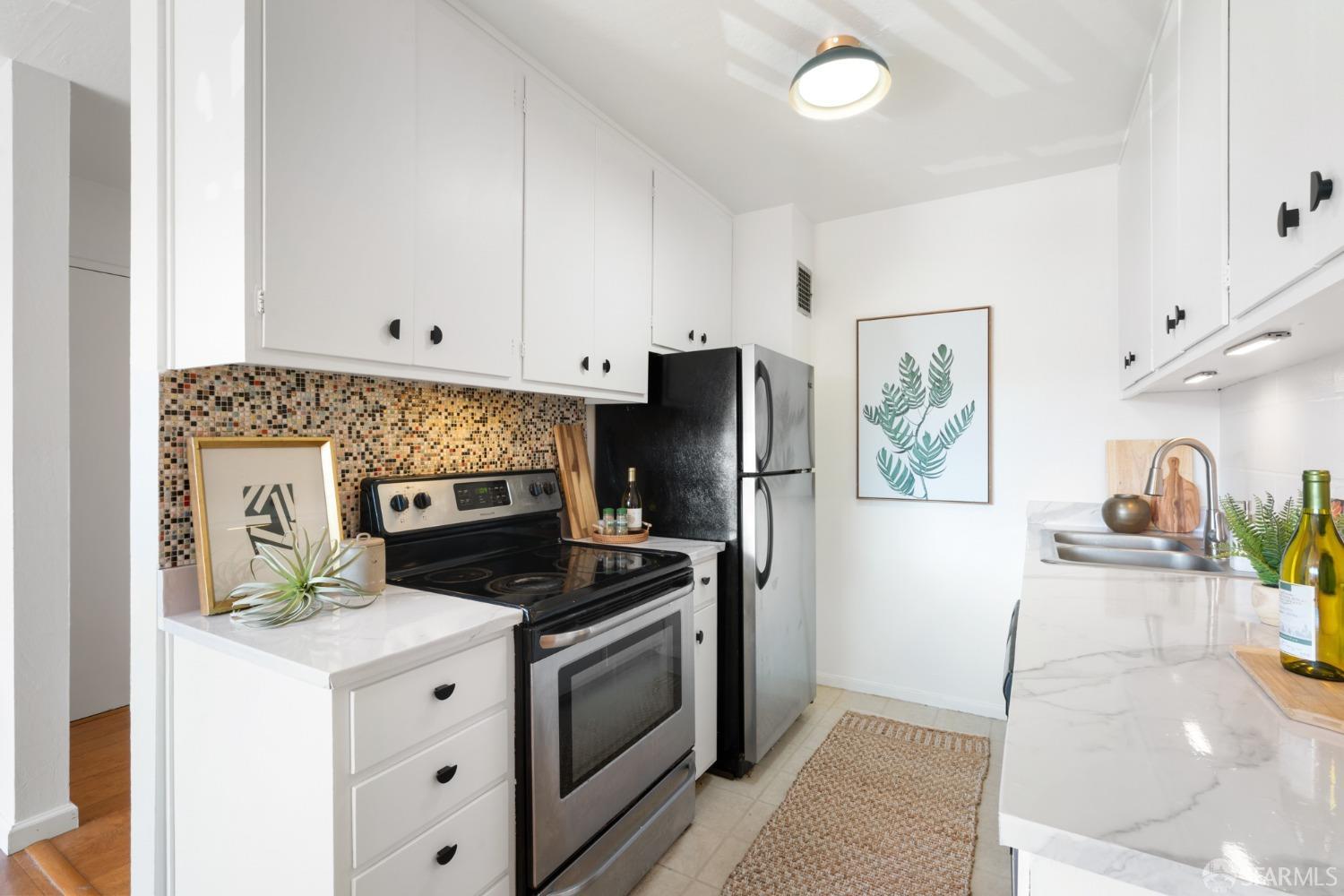 Detail Gallery Image 14 of 43 For 35 Western Shore Ln #5,  San Francisco,  CA 94115 - 2 Beds | 1 Baths