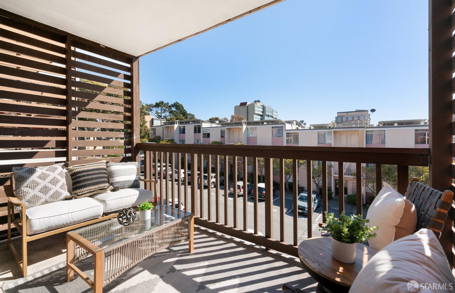 Detail Gallery Image 5 of 43 For 35 Western Shore Ln #5,  San Francisco,  CA 94115 - 2 Beds | 1 Baths