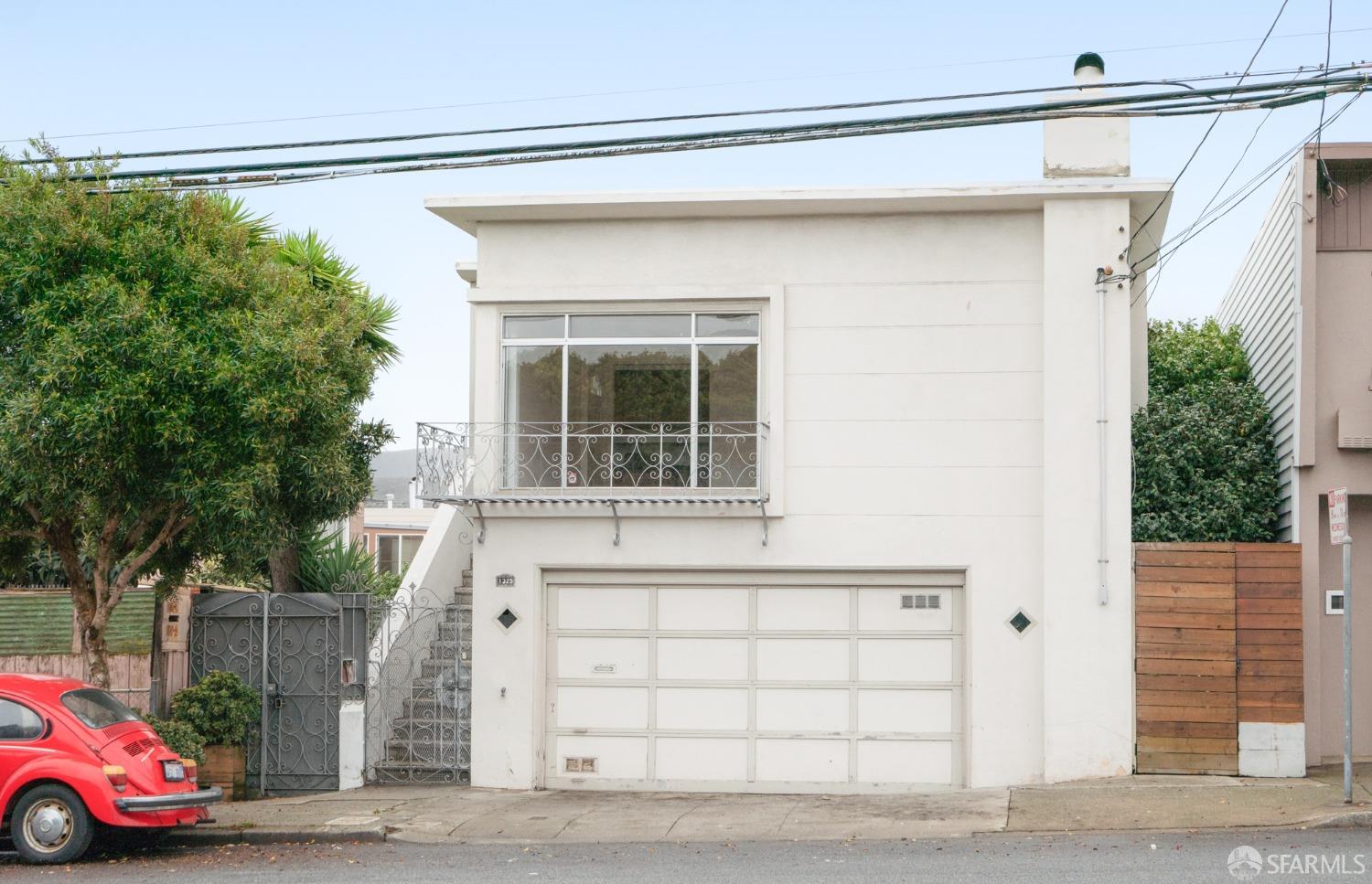 Detail Gallery Image 2 of 31 For 1325 Visitacion Ave, San Francisco,  CA 94134 - 4 Beds | 2 Baths