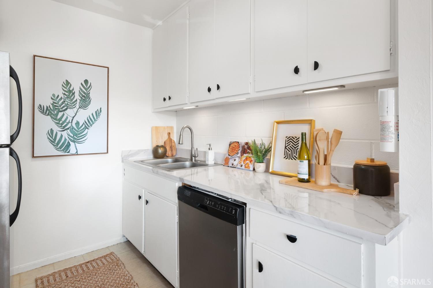 Detail Gallery Image 13 of 43 For 35 Western Shore Ln #5,  San Francisco,  CA 94115 - 2 Beds | 1 Baths