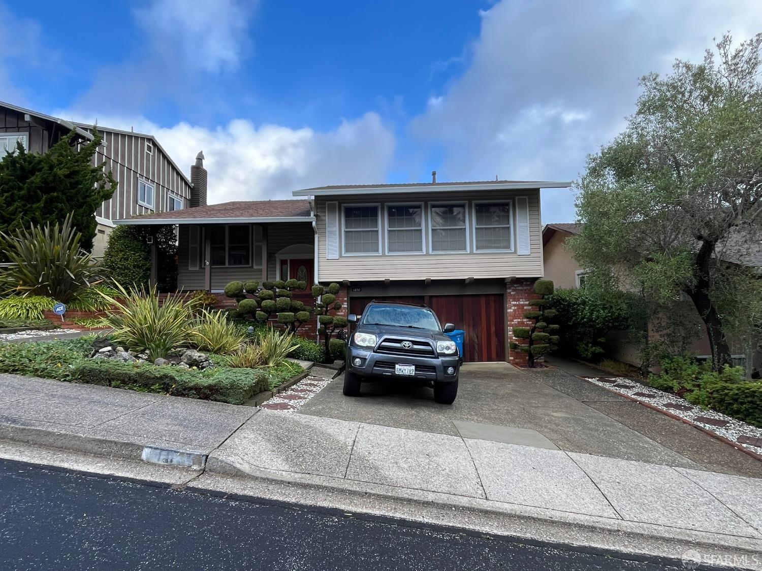 Detail Gallery Image 1 of 13 For 1032 Everglades Dr a,  Pacifica,  CA 94044 - 1 Beds | 1 Baths