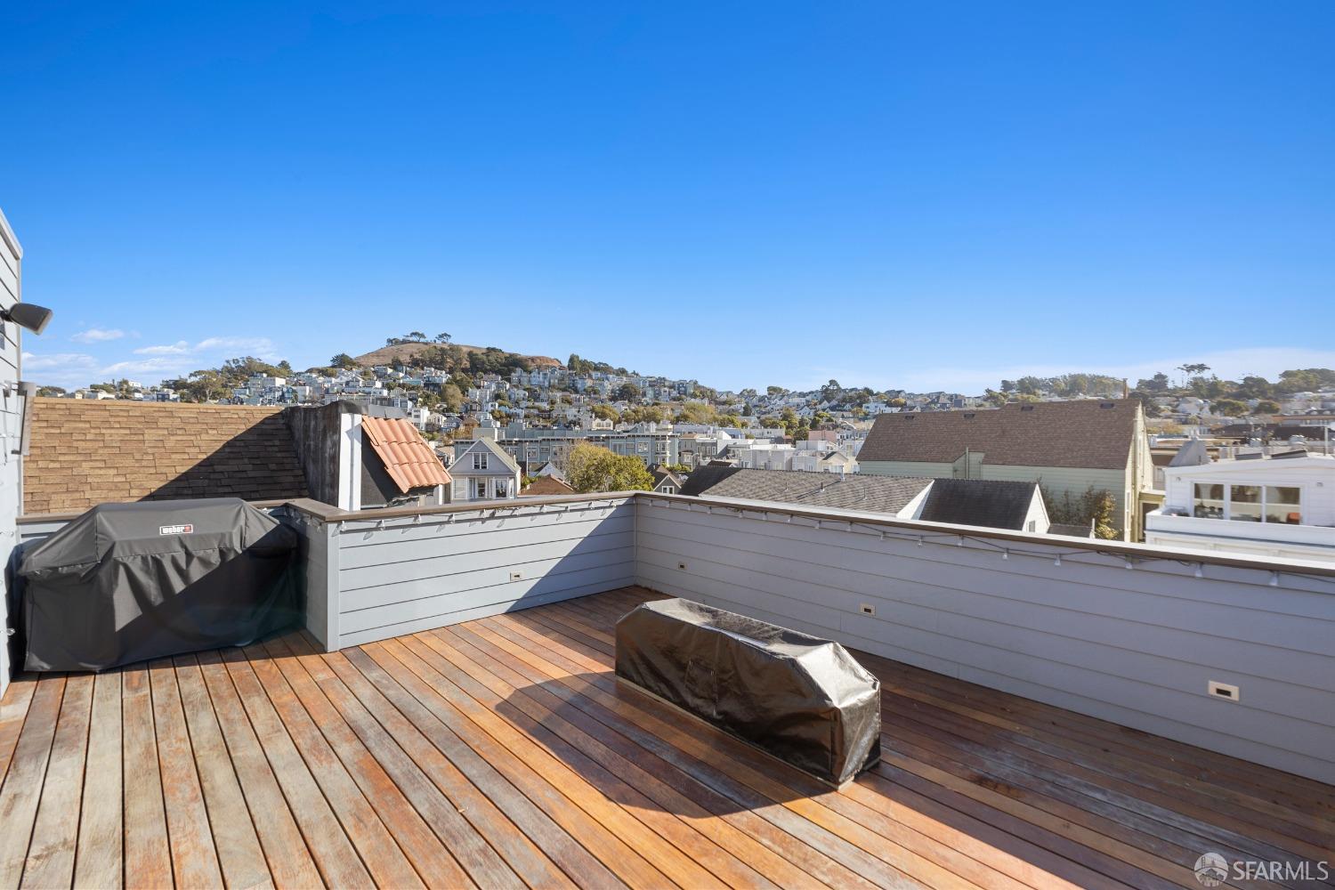 Detail Gallery Image 14 of 39 For 28 Valley St, San Francisco,  CA 94110 - 4 Beds | 3/1 Baths