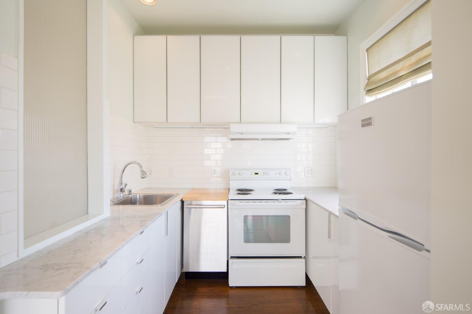 Detail Gallery Image 3 of 5 For 1298 Sacramento St #10,  San Francisco,  CA 94108 - 2 Beds | 2 Baths