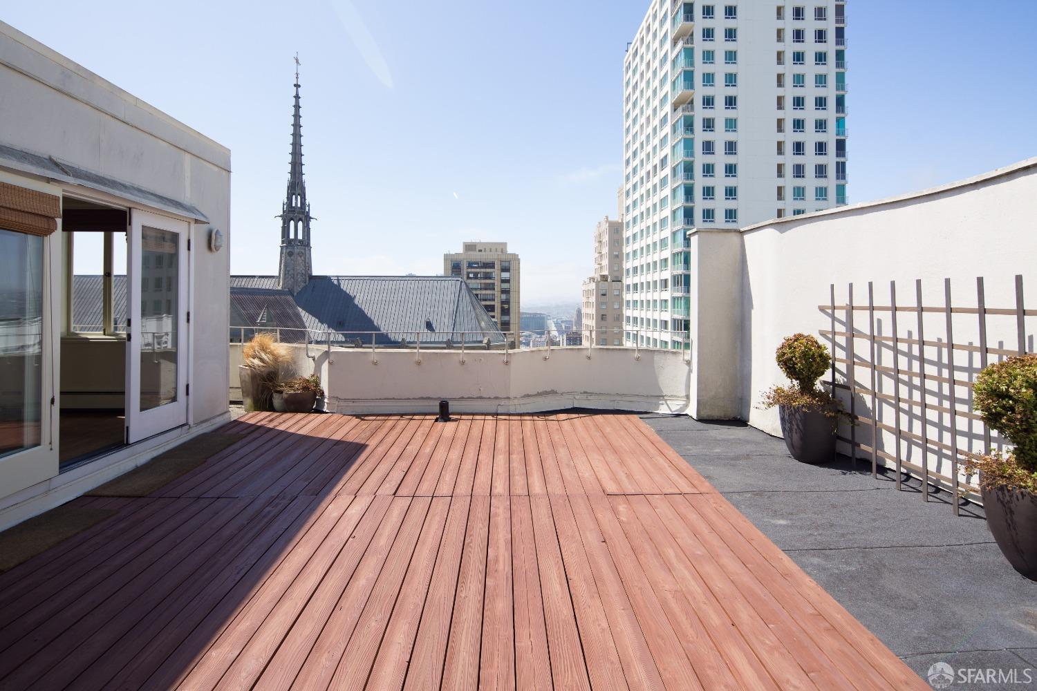 Detail Gallery Image 1 of 5 For 1298 Sacramento St #10,  San Francisco,  CA 94108 - 2 Beds | 2 Baths