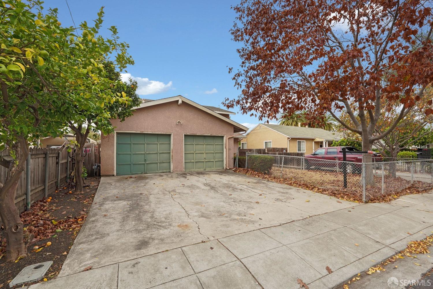 Detail Gallery Image 5 of 44 For 1307 Windermere Ave, Menlo Park,  CA 94025 - 4 Beds | 2/1 Baths