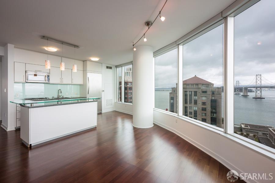 Detail Gallery Image 3 of 22 For 301 Main St 24d,  San Francisco,  CA 94105 - 2 Beds | 2 Baths