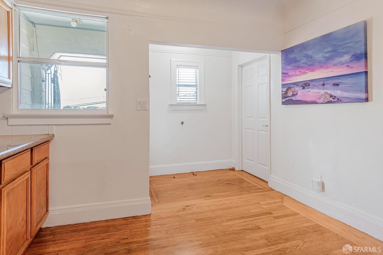 Detail Gallery Image 3 of 15 For 274 Lowell St, San Francisco,  CA 94112 - 4 Beds | 2 Baths