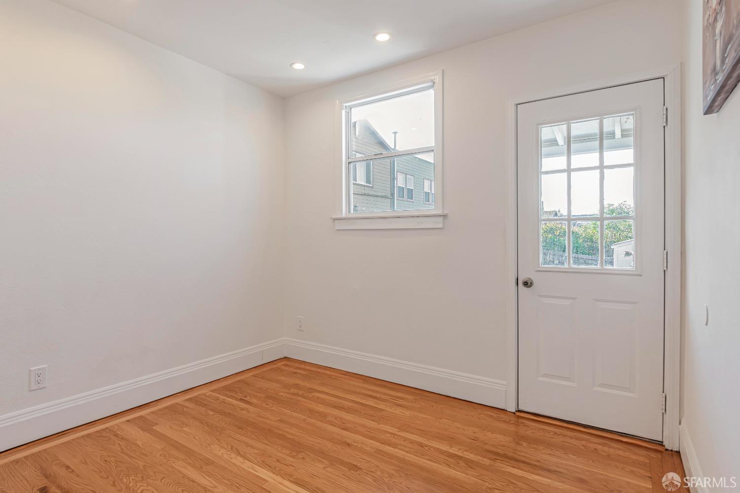 Detail Gallery Image 7 of 15 For 274 Lowell St, San Francisco,  CA 94112 - 4 Beds | 2 Baths